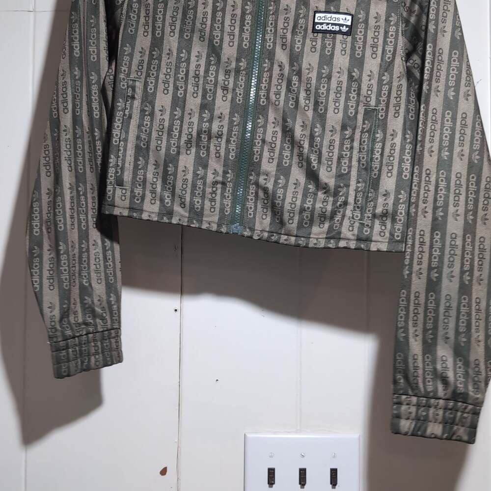 Adidas Cropped Track Jacket Ladies Sz S Camo Logo Front Zip Long Sleeves 3260